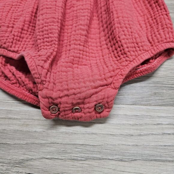 MNG Baby Girl Coral Romper 6-9 Months Ruffle Wood Buttons - Picture 2 of 6